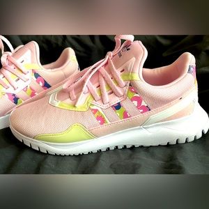 5:5Y Girls Pink Design Adidas